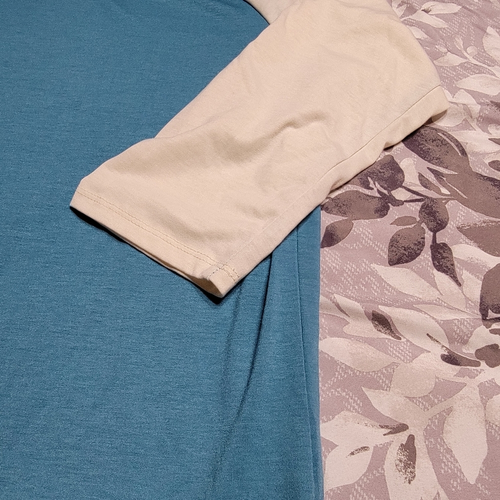 Lularoe Randy Tee - Picture 2 of 3